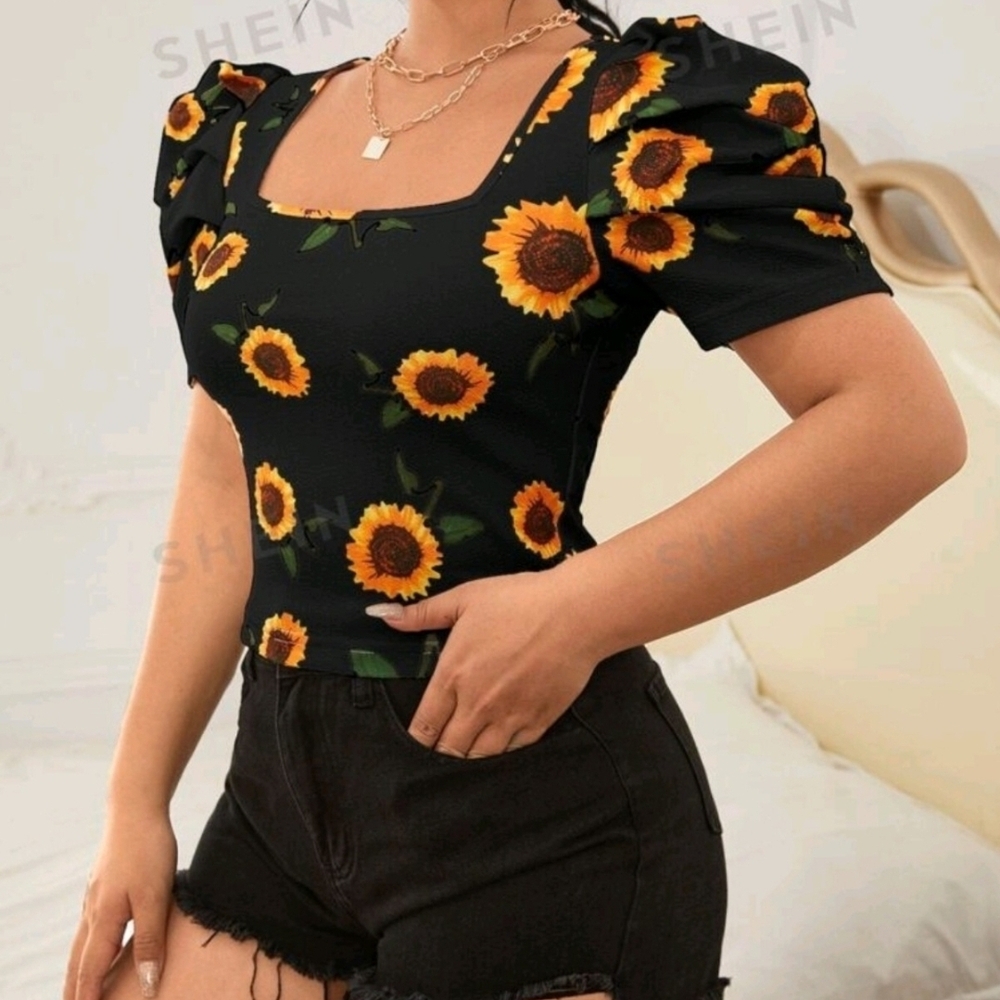 Sunflower Print Black Top!